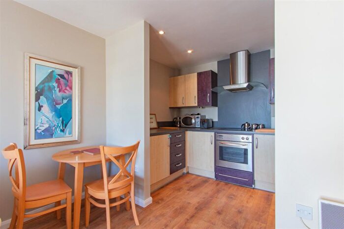 2 Bedroom Flat To Rent In Landmark Place, City Centre, Cardiff, CF10