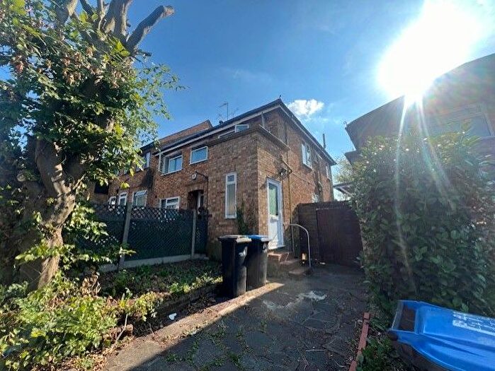 2 Bedroom Maisonette To Rent In The Glade, London, N21
