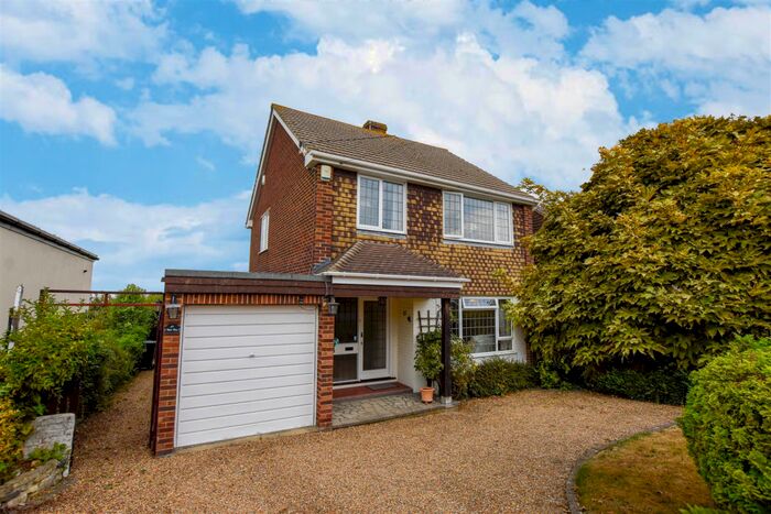 3 Bedroom Detached House To Rent In Burdett Avenue, Shorne, Gravesend, DA12