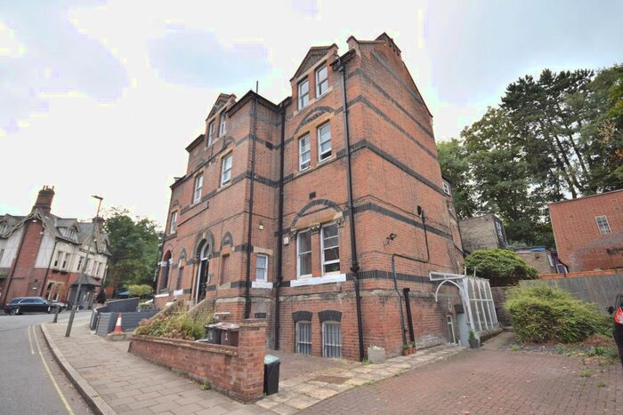 2 Bedroom Flat To Rent In Lower Camden, Chislehurst, BR7