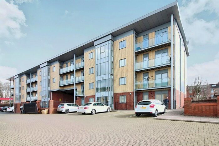 2 Bedroom Flat To Rent In Bolton Road, Blackburn, Lancashire, BB2