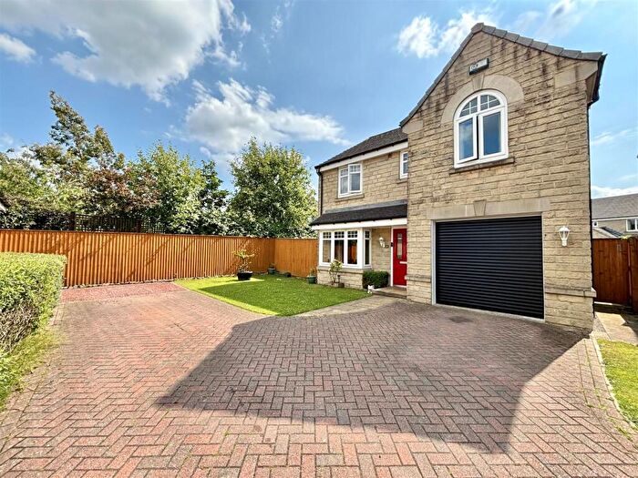 4 Bedroom Detached House For Sale In Hazel Fold, Queensbury, Bradford, BD13