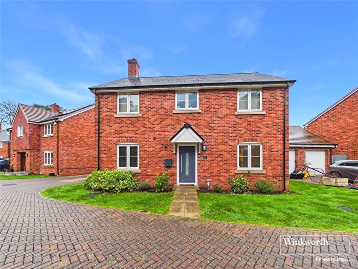 4 Bedroom Detached House For Sale In Honor Avenue, Burghfield Common, Reading, Berkshire, RG7
