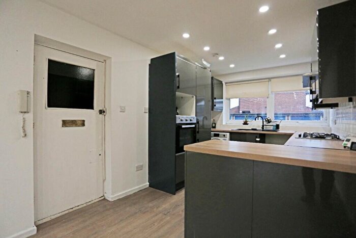 2 Bedroom Flat To Rent In Barley Lane, IG3