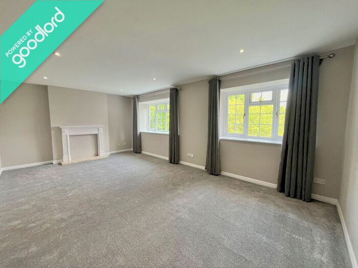 2 Bedroom Flat To Rent In Brooklands Road, Sale, M33