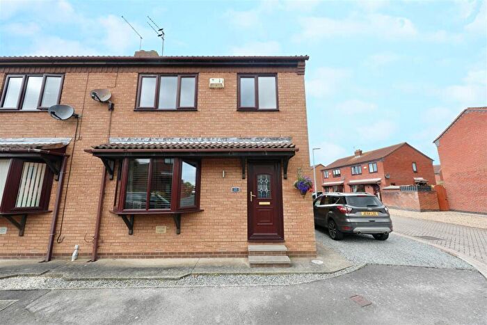 3 Bedroom Semi-Detached House For Sale In Skeckling Close, Burstwick, Hull, HU12