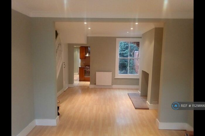 3 Bedroom Semi-Detached House To Rent In St Philips Road, Newmarket, CB8