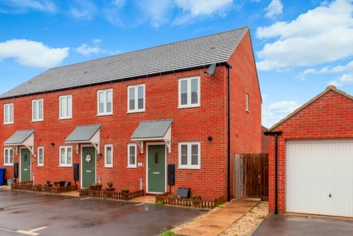 2 Bedroom End Of Terrace House To Rent In Reedmace Road, Bodicote, Banbury, OX15