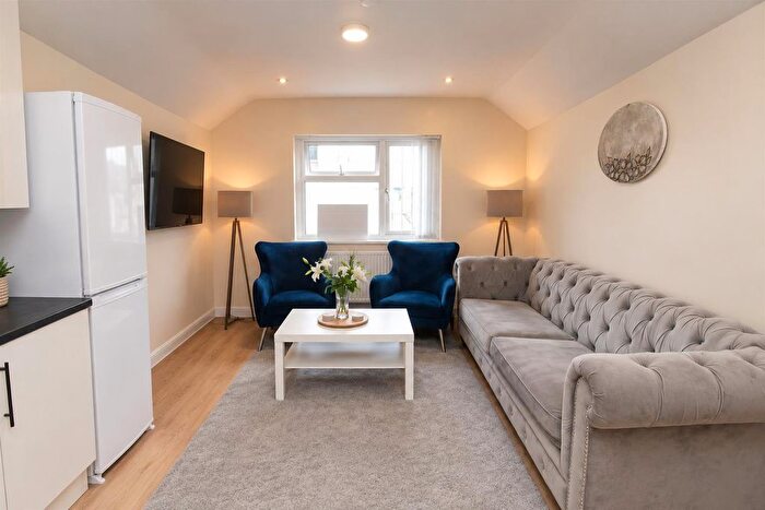 4 Bedroom Flat To Rent In Whitchurch Road, Gabalfa, Cardiff, CF14