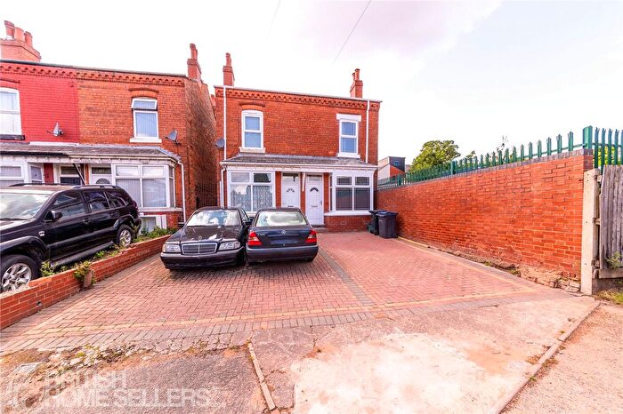 3 Bedroom Semi-Detached House For Sale In Kimberley Avenue, Birmingham, West Midlands, B8