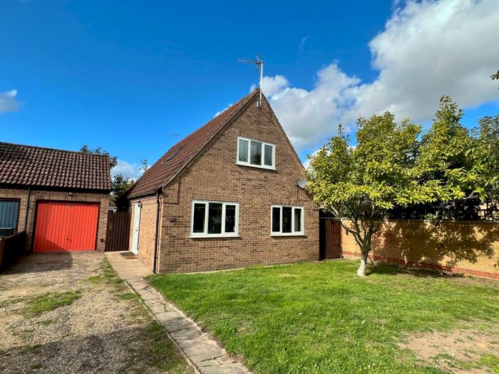 4 Bedroom Chalet To Rent In Hawthorn Walk, Beck Row, Bury St. Edmunds, IP28