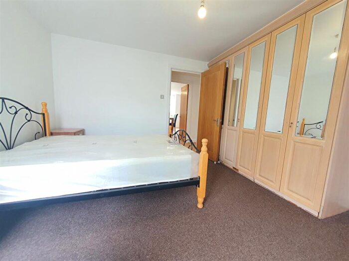 2 Bedroom Apartment To Rent In Barrier Point Road, London, E16