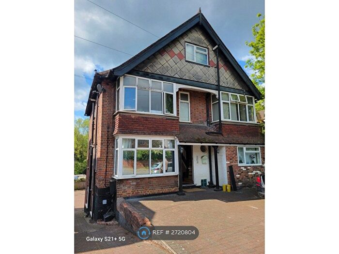 1 Bedroom Flat To Rent In West Wycombe Road, High Wycombe, HP12
