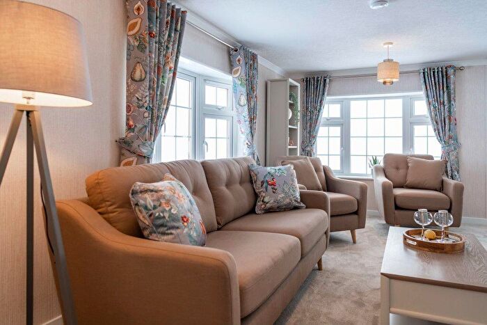 2 Bedroom Park Home For Sale In Newdigate, Surrey, RH5