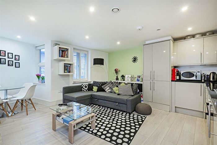 1 Bedroom Flat For Sale In Colston Road, East Sheen, SW14
