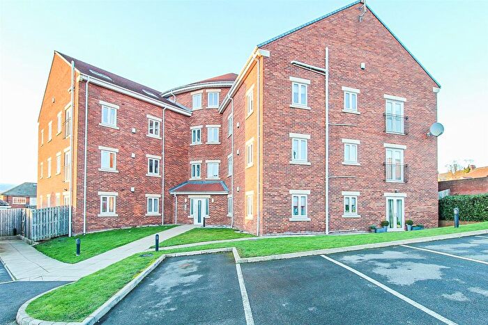 2 Bedroom Flat For Sale In Kingsway Gardens, Ossett, WF5