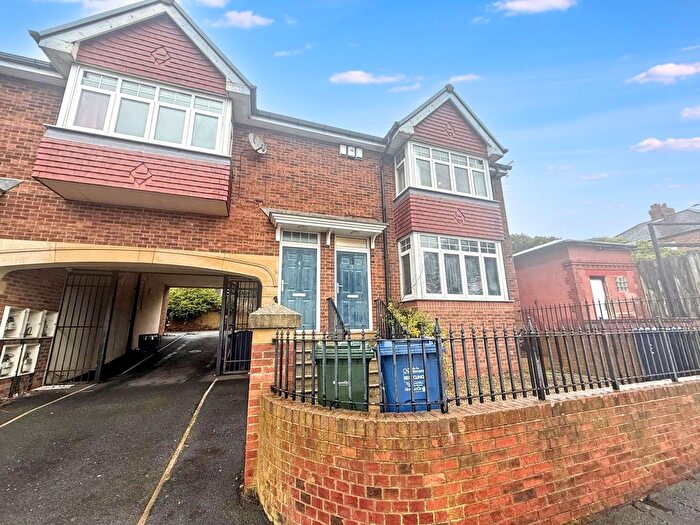 2 Bedroom Flat For Sale In Elswick Road, Newcastle Upon Tyne, NE4