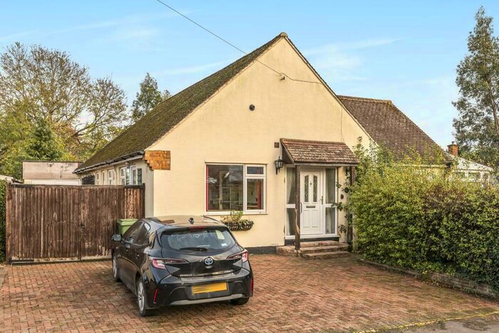 3 Bedroom Detached Bungalow To Rent In The Hyde, Weston Turville, HP22