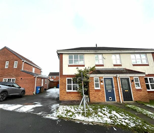 3 Bedroom Semi-Detached House To Rent In Brookway, Littleborough, OL15