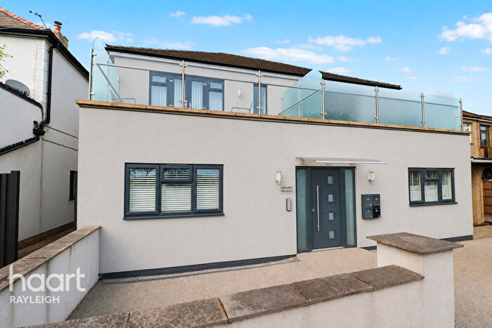 1 Bedroom Apartment For Sale In London Road, Hadleigh, SS7