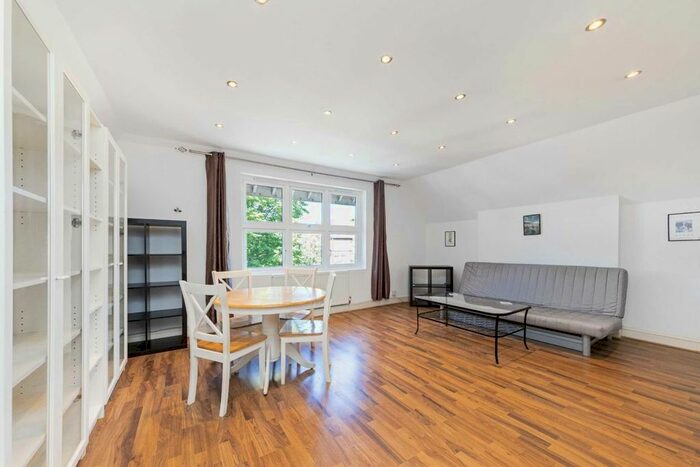 2 Bedroom Flat To Rent In Mitcham Lane, London, SW16