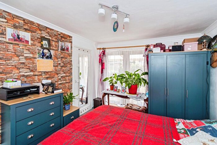 2 Bedroom Flat For Sale In Chiltern Green, Southampton, Hampshire, SO16