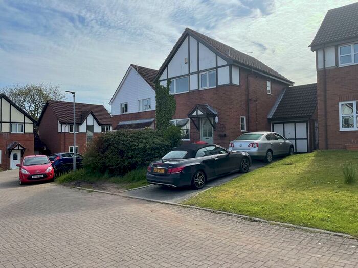 Detached House For Sale In Carlton Close, Mickle Trafford, Chester