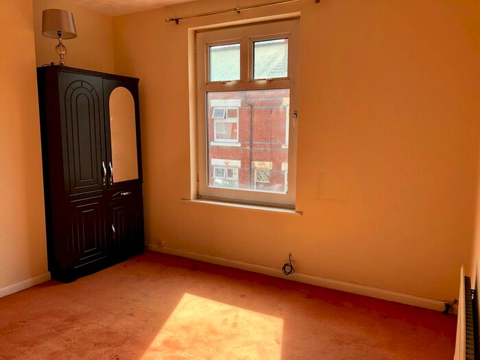 2 Bedroom Terraced House To Rent In Dundonald Road, Leicester, LE4