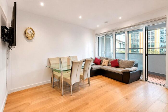 2 Bedroom Flat For Sale In Elstree Way, Borehamwood, WD6