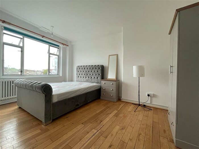 1 Bedroom Flat To Rent In Highstone Mansions, Camden Road, London, NW1