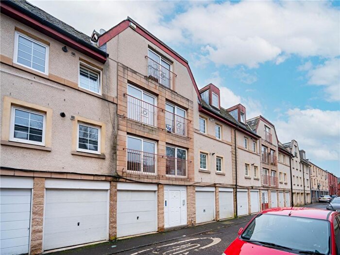 2 Bedroom Flat To Rent In / Trafalgar Lane, Edinburgh, EH6