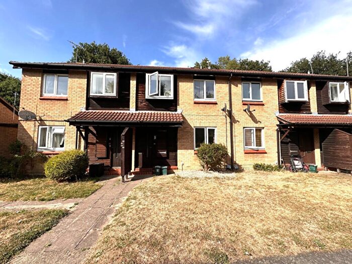 1 Bedroom Ground Maisonette For Sale In Woking, GU21