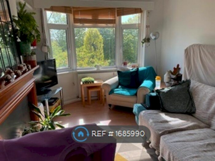 3 Bedroom Maisonette To Rent In Fieldview, London, SW18