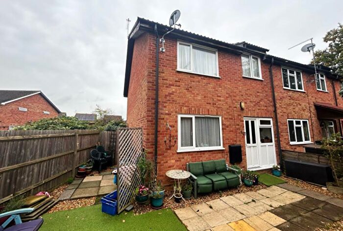 2 Bedroom End Of Terrace House To Rent In Goldsworth Park, GU21