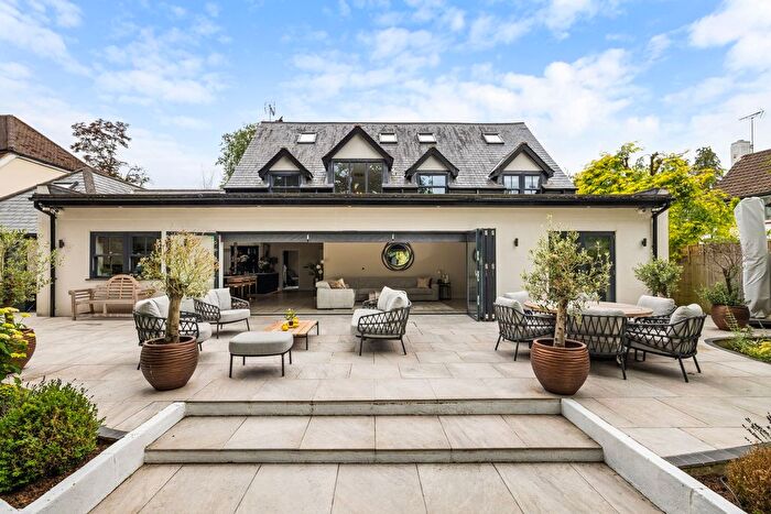 4 Bedroom Detached House For Sale In The Avenue, Crowthorne, RG45