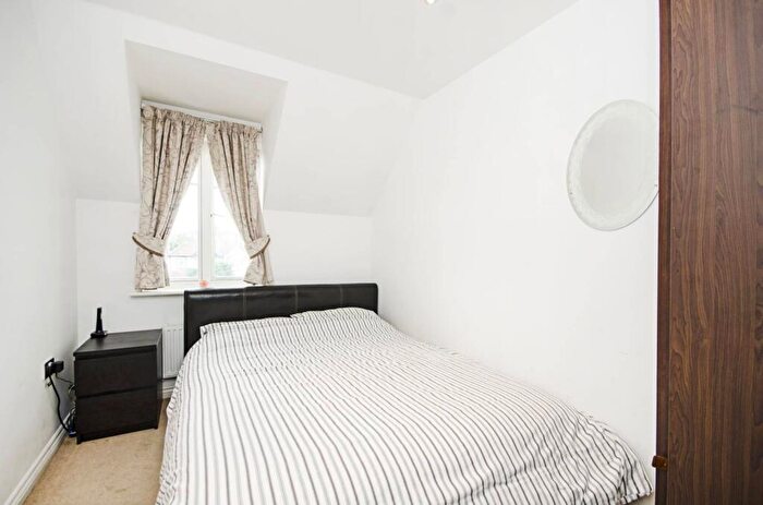 2 Bedroom Flat For Sale In Great North Way, Hendon, London, NW4