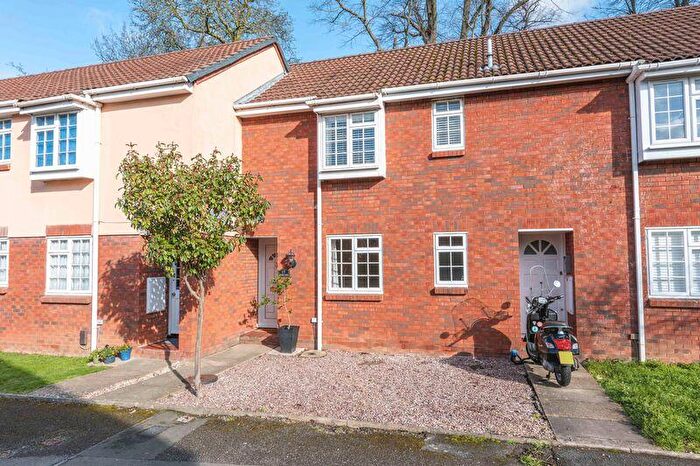 1 Bedroom Ground Maisonette To Rent In Finnart Close, Weybridge, KT13