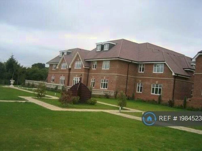 2 Bedroom Flat To Rent In Shopperhanger Road, Maidenhead, SL6