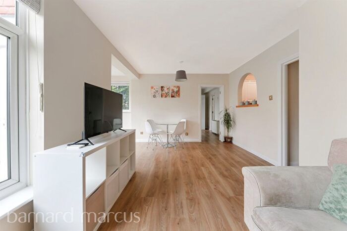 1 Bedroom Flat For Sale In Burgh Heath Road, Epsom, KT17