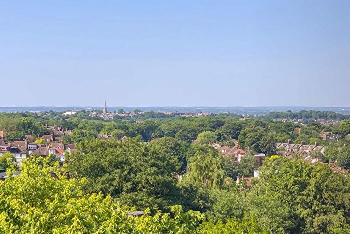 2 Bedroom Flat For Sale In Cholmeley Park, Highgate, N6