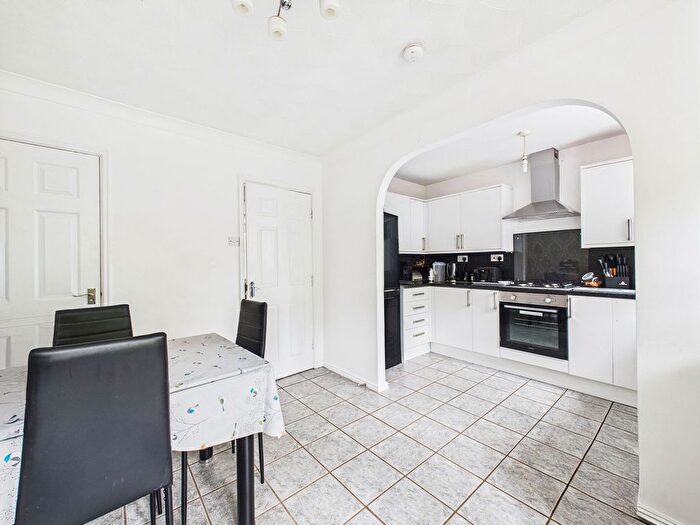 4 Bedroom Semi-Detached House To Rent In Astley Street, Tyldesley, M29