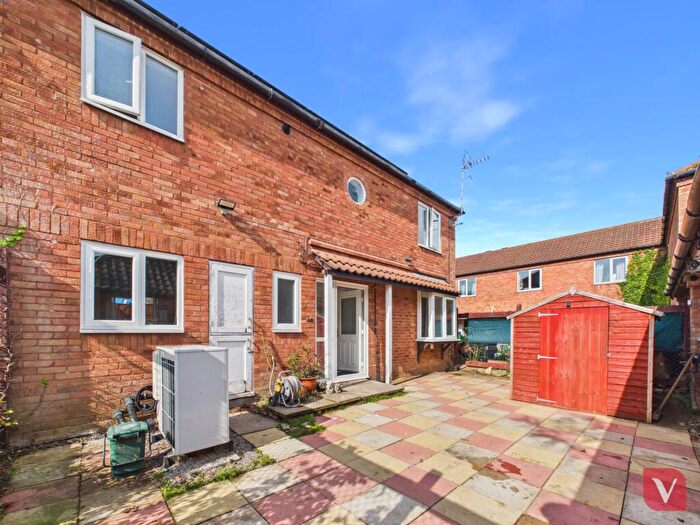 3 Bedroom Semi-Detached House To Rent In Brownbaker Court, Milton Keynes, MK14
