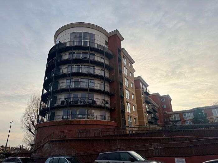 2 Bedroom Flat To Rent In Monarch Way, Ilford, IG2