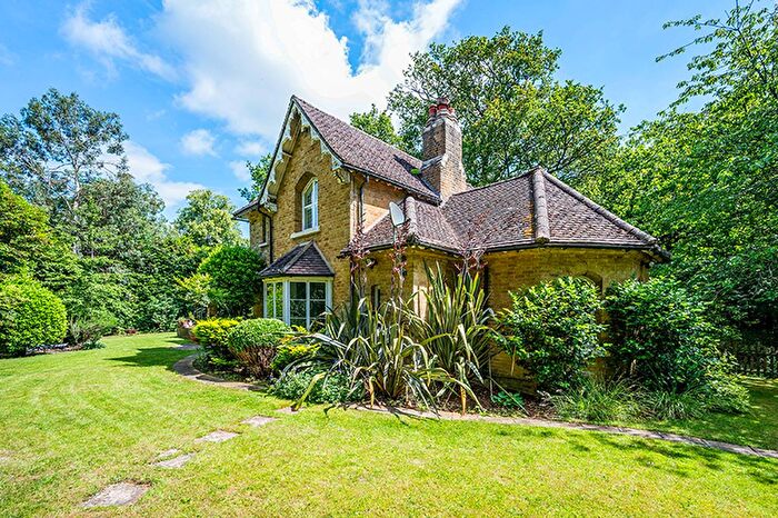 3 Bedroom Detached House For Sale In Nutfield Road, Redhill, RH1