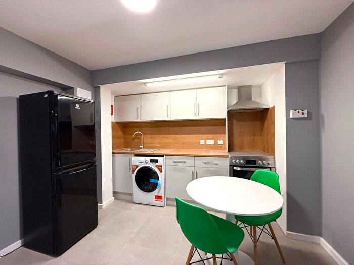 1 Bedroom Flat To Rent In Bushey Grove Road, Hertfordshire, WD23