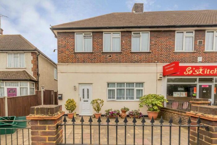2 Bedroom Flat To Rent In Hook Rise South, Surbiton, KT6
