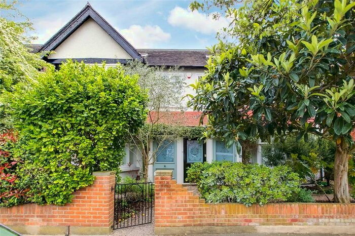 3 Bedroom Maisonette To Rent In Madrid Road, Barnes, SW13