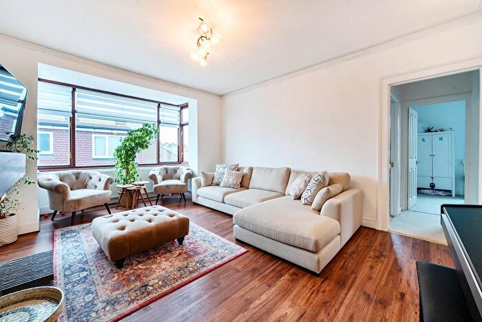 2 Bedroom Flat To Rent In Montem Road, New Malden, KT3