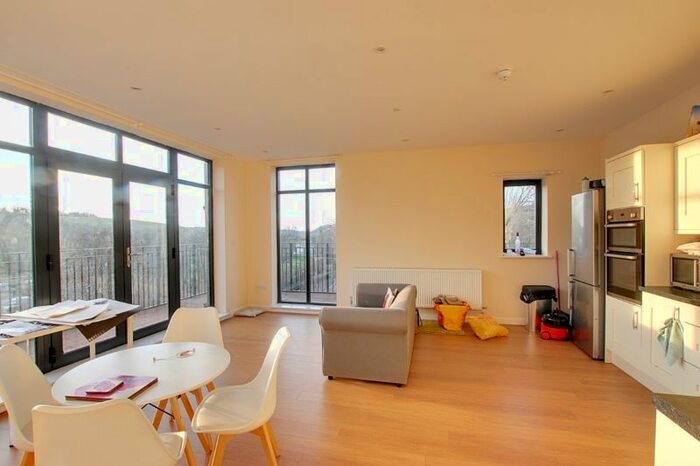 3 Bedroom Flat To Rent In Wood, Lower Bristol Road, Bath, BA2
