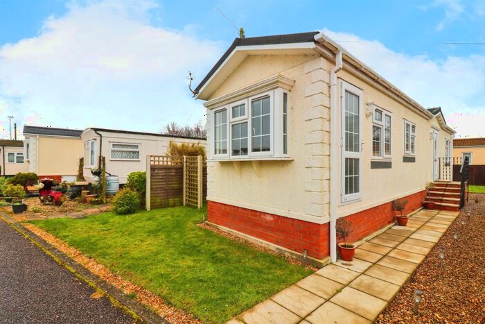 2 Bedroom Mobile/park Home For Sale In Woodland View, Stratton Strawless, Norwich, NR10